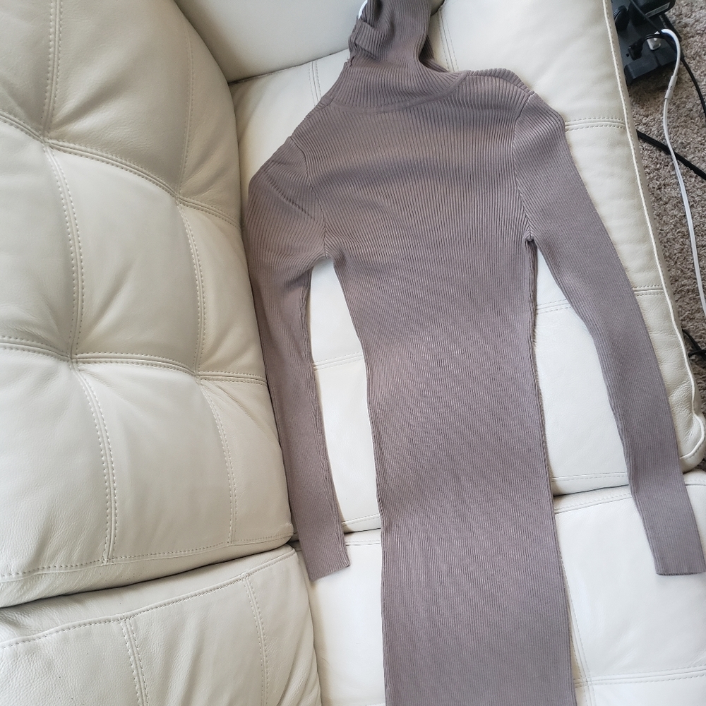 🎠Form Fitting Ribbed Sweater Dress🎠 - Picture 2 of 3